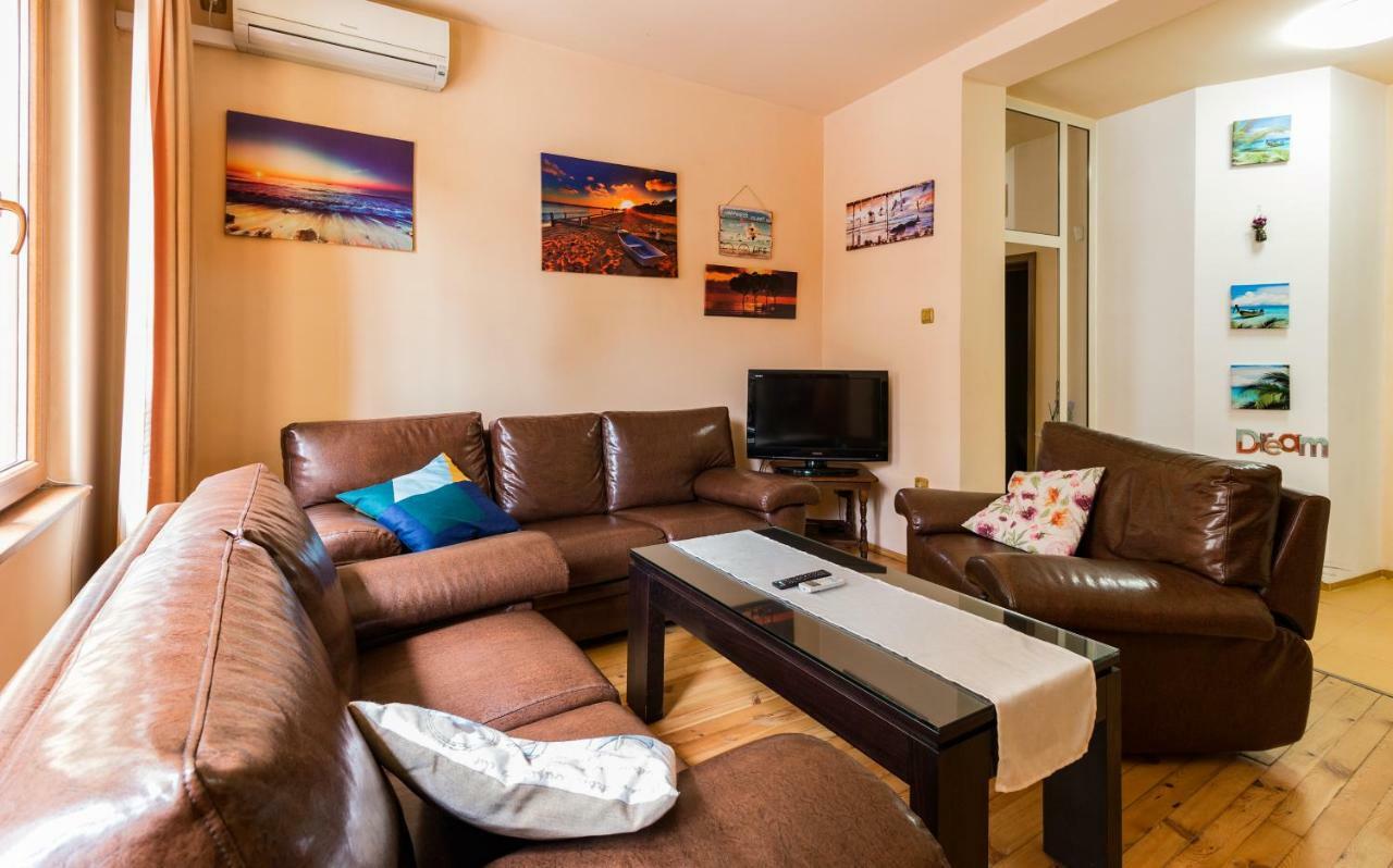 The Rocky House - Central & Private 2Bdr By Flat Mаnager Plovdiv Ngoại thất bức ảnh