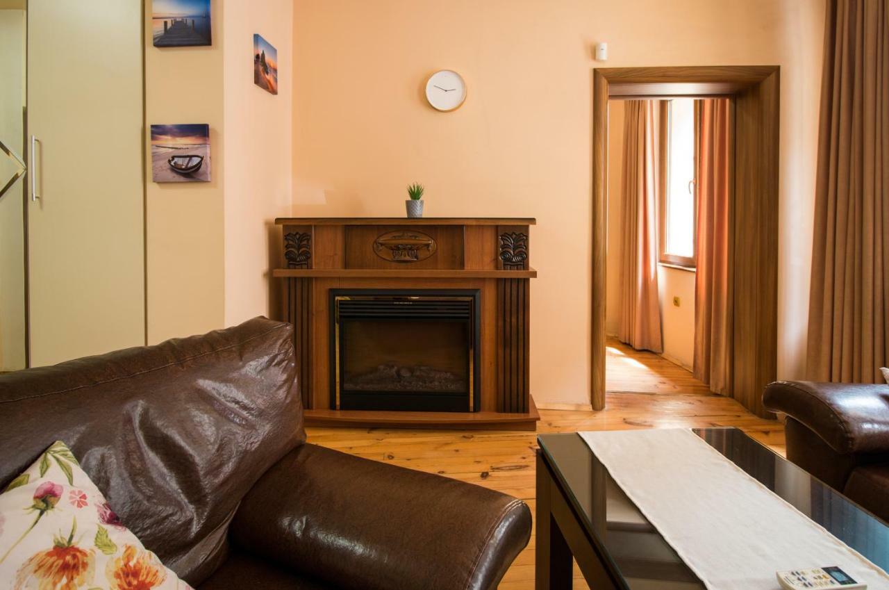 The Rocky House - Central & Private 2Bdr By Flat Mаnager Plovdiv Ngoại thất bức ảnh