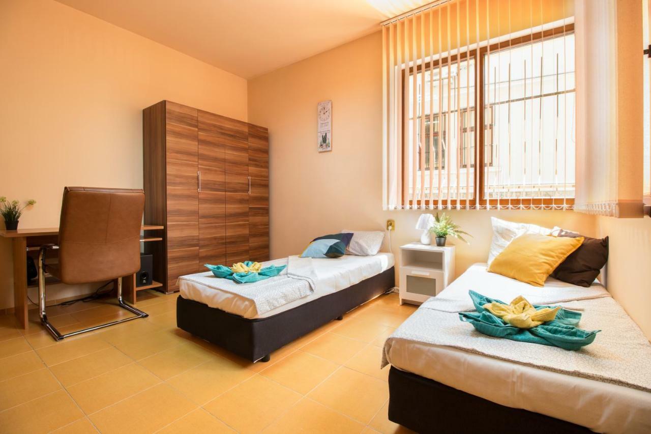 The Rocky House - Central & Private 2Bdr By Flat Mаnager Plovdiv Ngoại thất bức ảnh