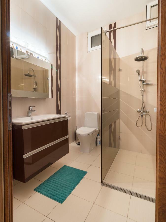 The Rocky House - Central & Private 2Bdr By Flat Mаnager Plovdiv Ngoại thất bức ảnh